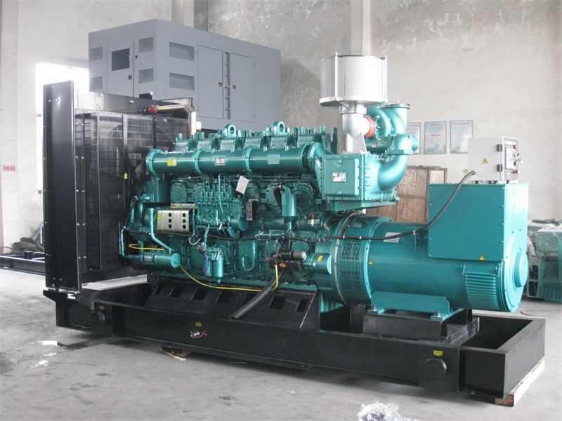 兴城200KW 柴油发电机的油耗是多少？